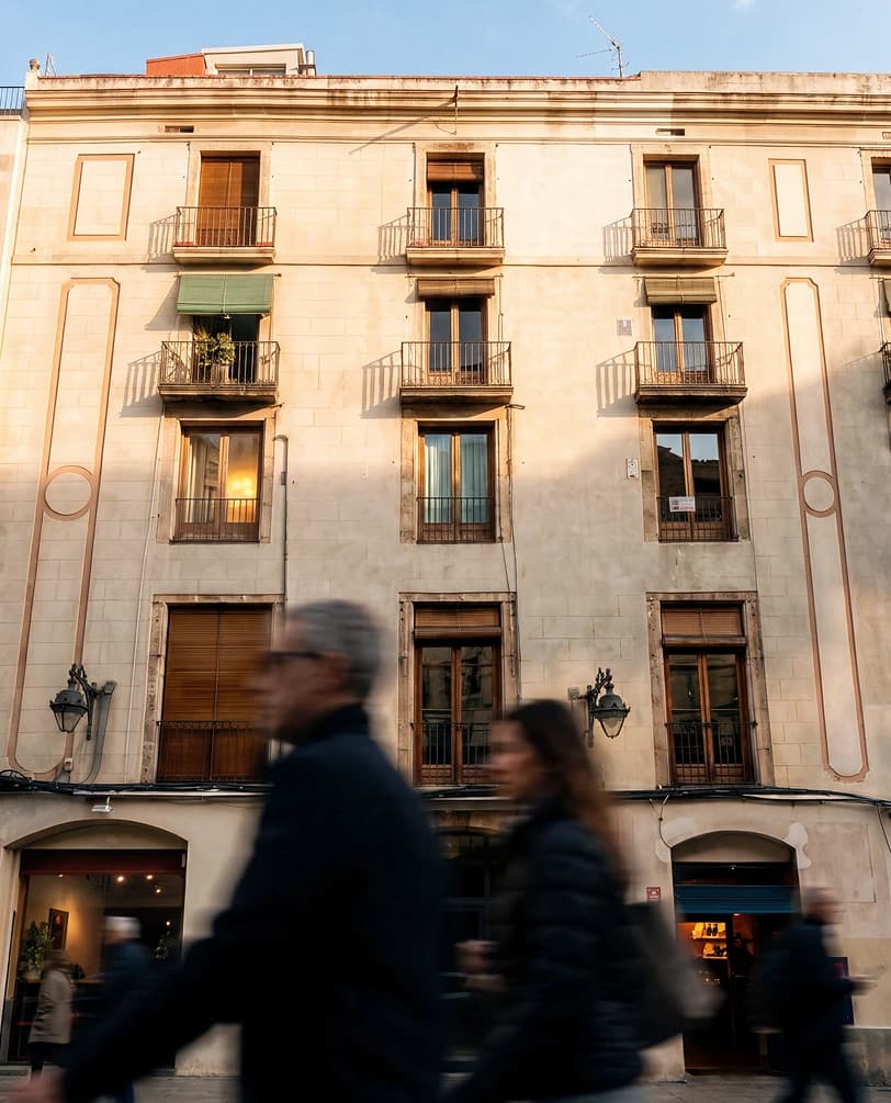 Façana de l'edifici PI14 al Carrer del Pi, Barcelona